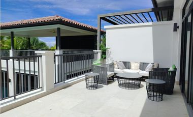 Se Vende Casa en Velamar, Buenaventura (Frente Al Mar)