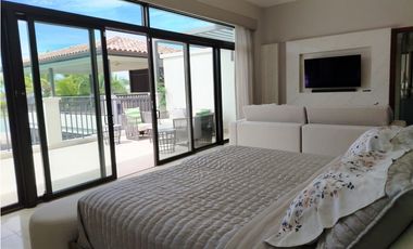 Se Vende Casa en Velamar, Buenaventura (Frente Al Mar)