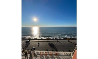 Alquiler 24 meses, 2 amb frente al mar, cochera fija.