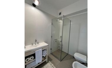 Alquiler 24 meses, 2 amb frente al mar, cochera fija.