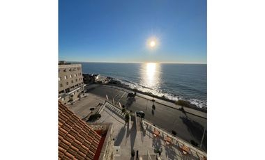 Alquiler 24 meses, 2 amb frente al mar, cochera fija.