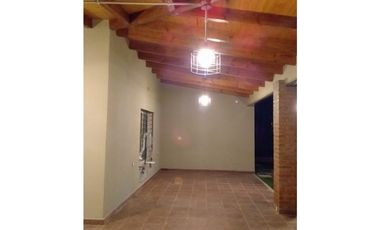 Casa con 2 dormitorios y pileta en Colonia Benitez, B° Los Hornos