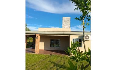 Casa con 2 dormitorios y pileta en Colonia Benitez, B° Los Hornos