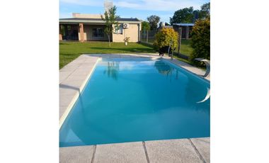 Casa con 2 dormitorios y pileta en Colonia Benitez, B° Los Hornos