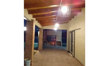 Casa con 2 dormitorios y pileta en Colonia Benitez, B° Los Hornos