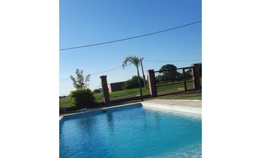 Casa con 2 dormitorios y pileta en Colonia Benitez, B° Los Hornos