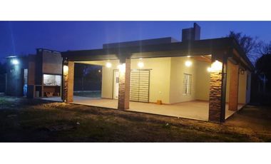 Casa con 2 dormitorios y pileta en Colonia Benitez, B° Los Hornos