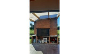 Casa con 2 dormitorios y pileta en Colonia Benitez, B° Los Hornos