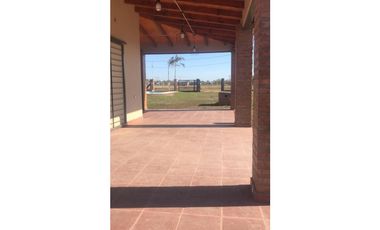 Casa con 2 dormitorios y pileta en Colonia Benitez, B° Los Hornos