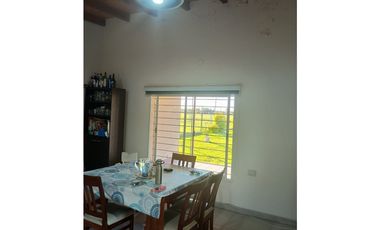 Casa con 2 dormitorios y pileta en Colonia Benitez, B° Los Hornos