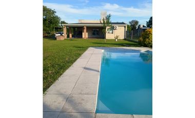 Casa con 2 dormitorios y pileta en Colonia Benitez, B° Los Hornos