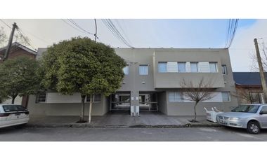 Moderno depto de 1 amb al frente con cochera en excelente entorno