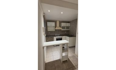 Moderno depto de 1 amb al frente con cochera en excelente entorno