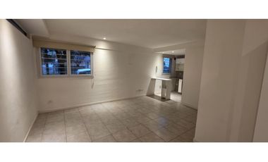 Moderno depto de 1 amb al frente con cochera en excelente entorno