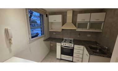 Moderno depto de 1 amb al frente con cochera en excelente entorno