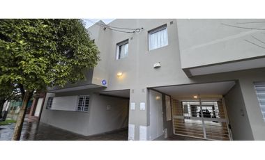 Moderno depto de 1 amb al frente con cochera en excelente entorno