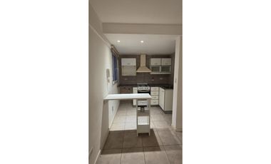 Moderno depto de 1 amb al frente con cochera en excelente entorno