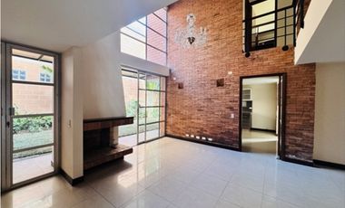 CASA DE 2 NIVELES EN VENTA EN UNIDAD CERRADA EN SABANETA