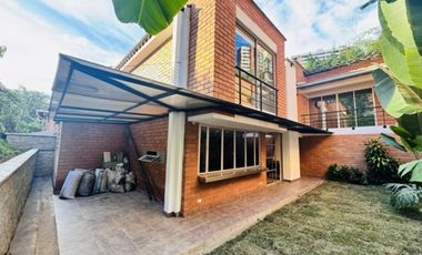 CASA DE 2 NIVELES EN VENTA EN UNIDAD CERRADA EN SABANETA