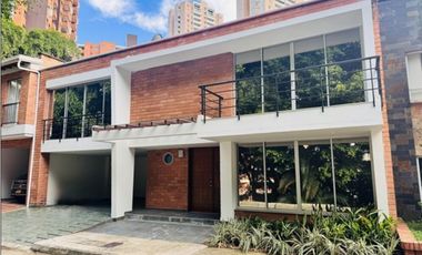 CASA DE 2 NIVELES EN VENTA EN UNIDAD CERRADA EN SABANETA