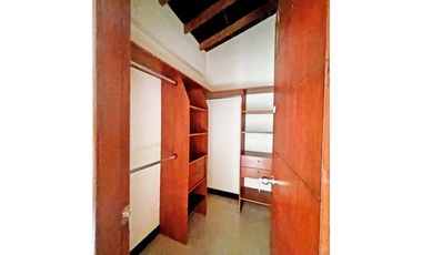 CASA DE 2 NIVELES EN VENTA EN UNIDAD CERRADA EN SABANETA