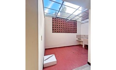 CASA DE 2 NIVELES EN VENTA EN UNIDAD CERRADA EN SABANETA