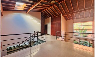CASA DE 2 NIVELES EN VENTA EN UNIDAD CERRADA EN SABANETA
