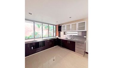 CASA DE 2 NIVELES EN VENTA EN UNIDAD CERRADA EN SABANETA