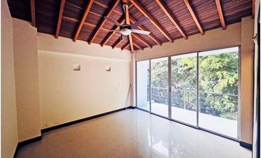 CASA DE 2 NIVELES EN VENTA EN UNIDAD CERRADA EN SABANETA