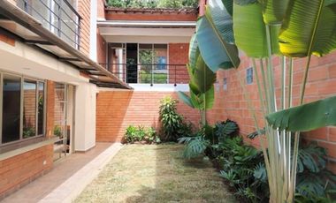 CASA DE 2 NIVELES EN VENTA EN UNIDAD CERRADA EN SABANETA
