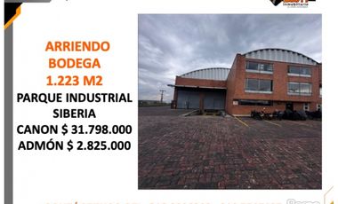ARRIENDO BODEGA 1.223 M2  PARQUE IND. SIBERIA