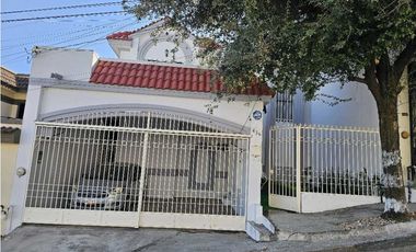 Casa de 3 Recámaras con Cuarto de Servicio y Terraza cumbres