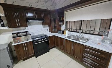 Casa de 3 Recámaras con Cuarto de Servicio y Terraza cumbres