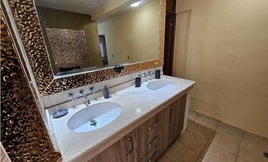 Casa de 3 Recámaras con Cuarto de Servicio y Terraza cumbres