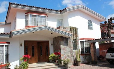 Casa en venta en Fracc. Santa Cruz Guadalupe, Zavaleta con 500m2 de jardín