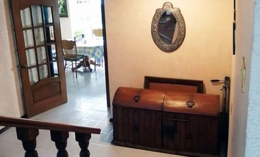 Casa en venta en Fracc. Santa Cruz Guadalupe, Zavaleta con 500m2 de jardín