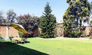 Casa en venta en Fracc. Santa Cruz Guadalupe, Zavaleta con 500m2 de jardín