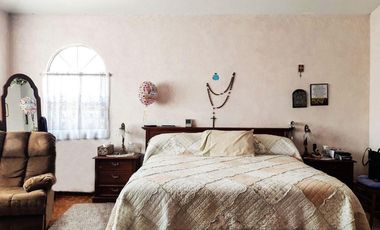 Casa en venta en Fracc. Santa Cruz Guadalupe, Zavaleta con 500m2 de jardín