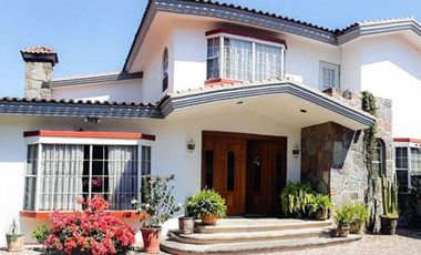 Casa en venta en Fracc. Santa Cruz Guadalupe, Zavaleta con 500m2 de jardín