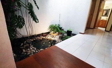 Casa en venta en Fracc. Santa Cruz Guadalupe, Zavaleta con 500m2 de jardín