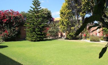 Casa en venta en Fracc. Santa Cruz Guadalupe, Zavaleta con 500m2 de jardín