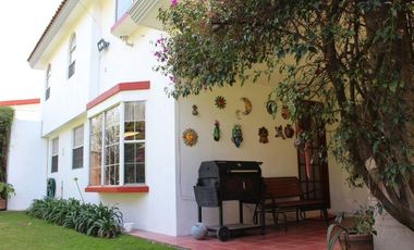 Casa en venta en Fracc. Santa Cruz Guadalupe, Zavaleta con 500m2 de jardín