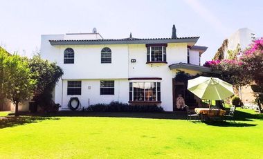 Casa en venta en Fracc. Santa Cruz Guadalupe, Zavaleta con 500m2 de jardín