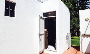 Casa en venta en Fracc. Santa Cruz Guadalupe, Zavaleta con 500m2 de jardín