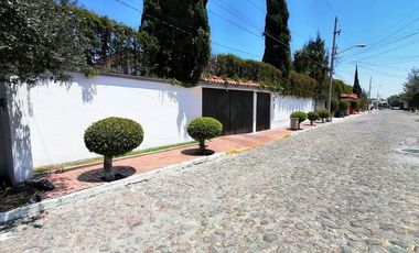 Casa en venta en Fracc. Santa Cruz Guadalupe, Zavaleta con 500m2 de jardín