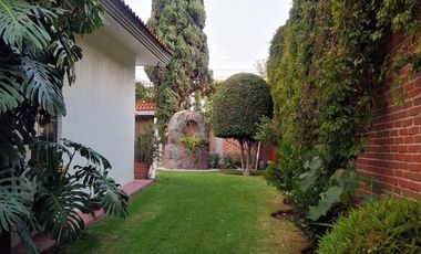 Casa en venta en Fracc. Santa Cruz Guadalupe, Zavaleta con 500m2 de jardín