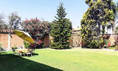 Casa en venta en Fracc. Santa Cruz Guadalupe, Zavaleta con 500m2 de jardín