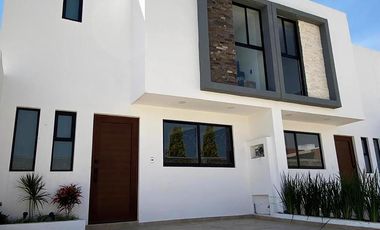 Casa en venta en Parque Real, Cuautlancingo de 2 niveles