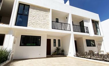 Casa en venta en Parque Real, Cuautlancingo de 2 niveles