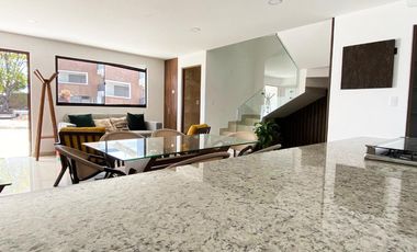 Casa en venta en Parque Real, Cuautlancingo de 2 niveles